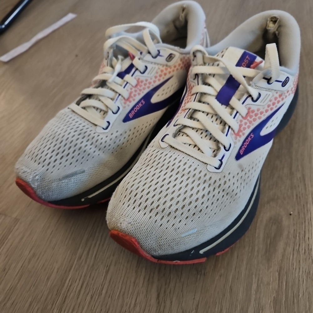 Brooks Ghost Women's Sneaker Tennis Shoes White Purple Pink Size 9 Running Shoes